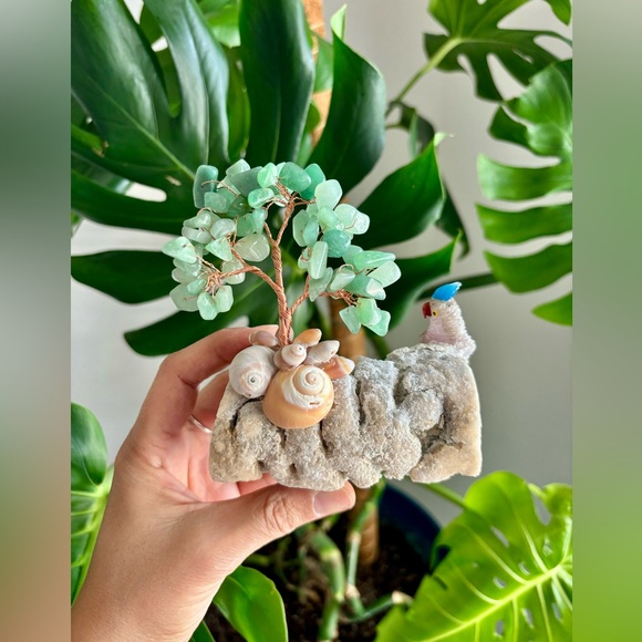 Parrot carving on Petrified wood - Picture 3 of 6